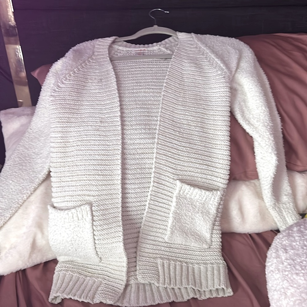 very cute cardigan with pockets